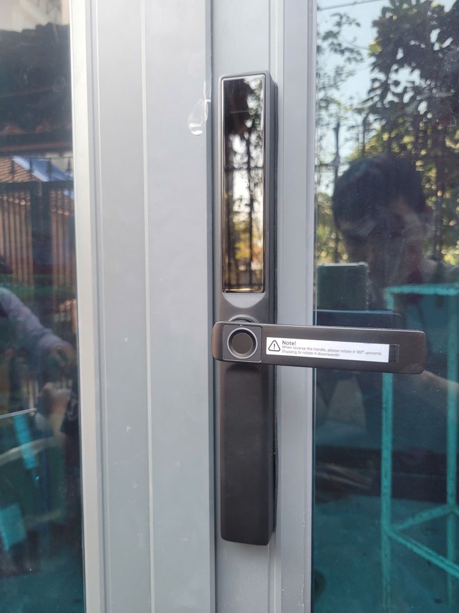 Khóa Vân Tay Cửa Nhôm Kính K208