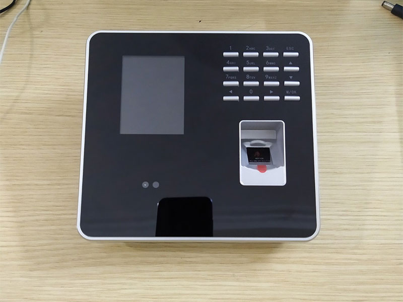 Máy chấm công khuôn mặt dưới 100 nhân viên