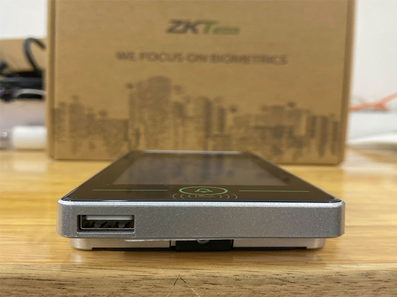 Lắp Máy chấm công khuôn mặt ZkTeco miniAC