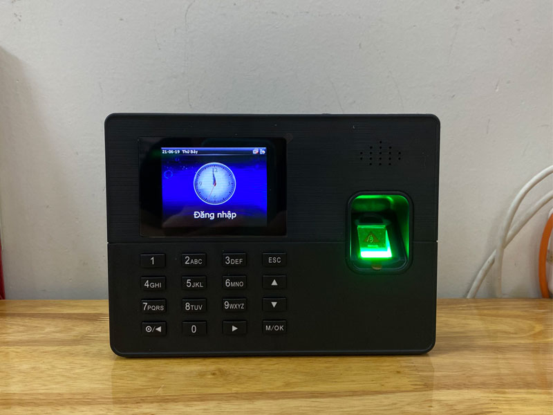 Máy chấm công Ronald Jack 818 Pro : Có pin lưu điện 8H