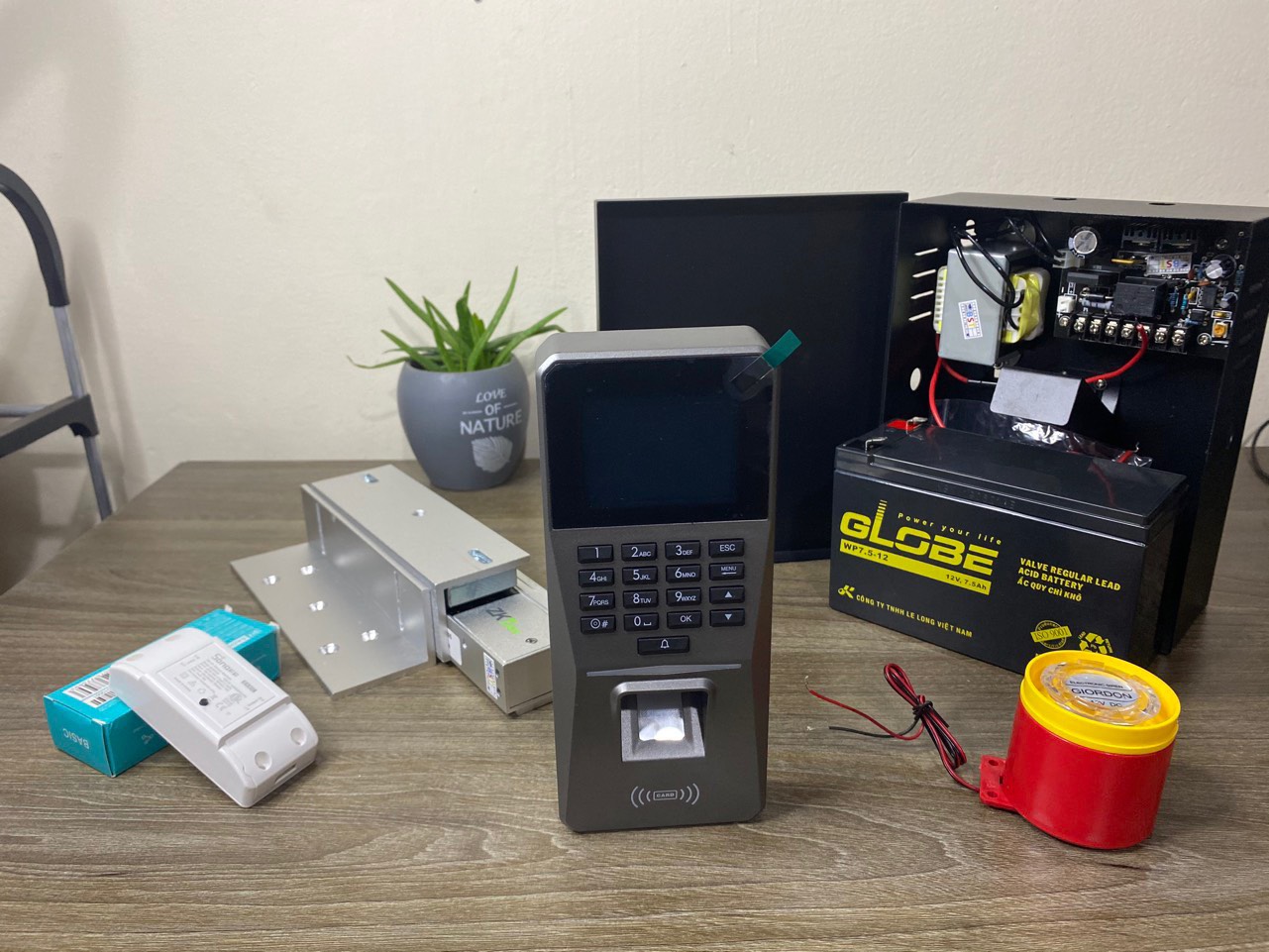 Các mẫu khoá vân tay cho cửa cổng, chung cư mini, nhà trọ hay dùng nhất hiện nay